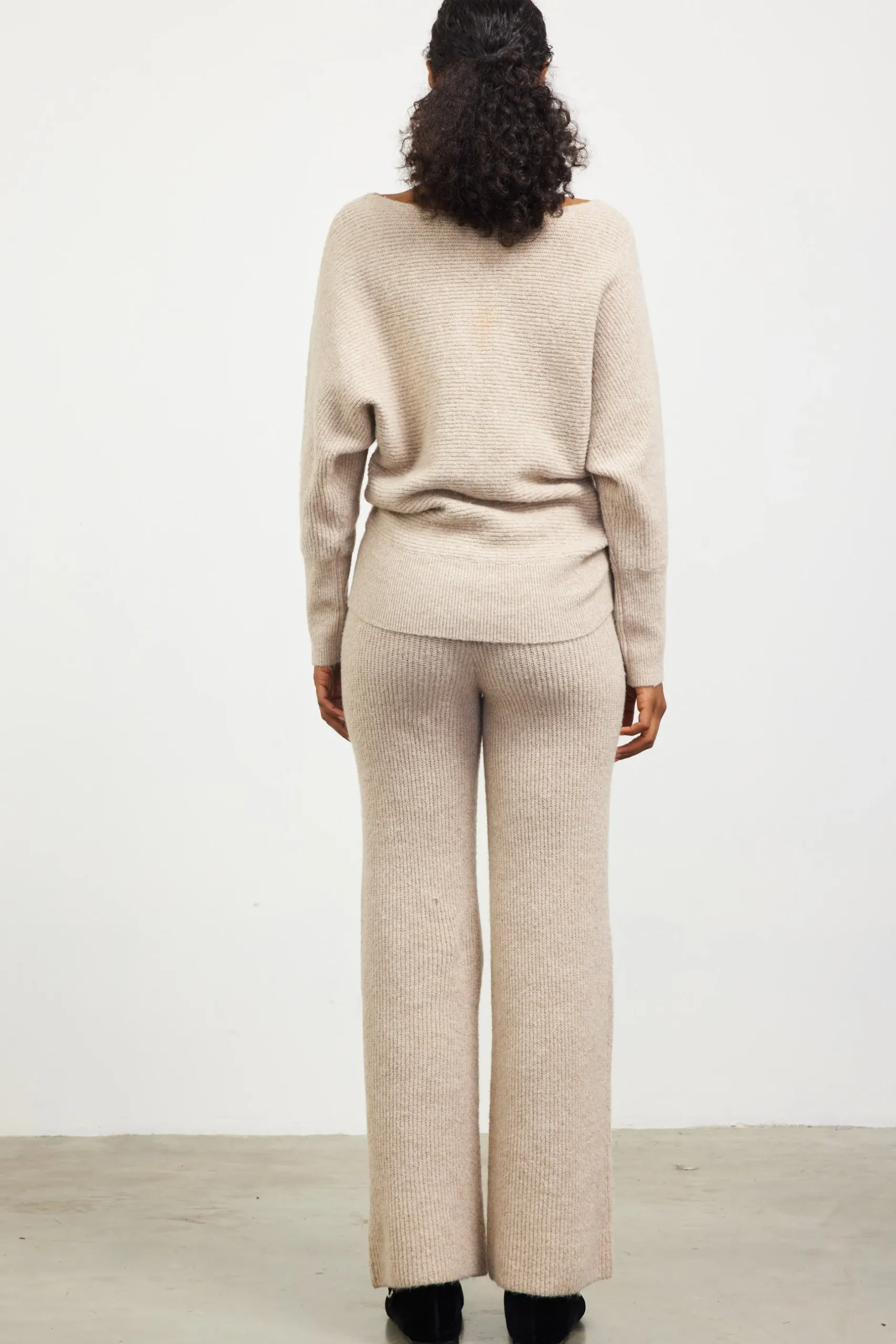 SKIES ARE BLUE Sweaters*Boatneck Ribbed Knit Sweater Oatmeal