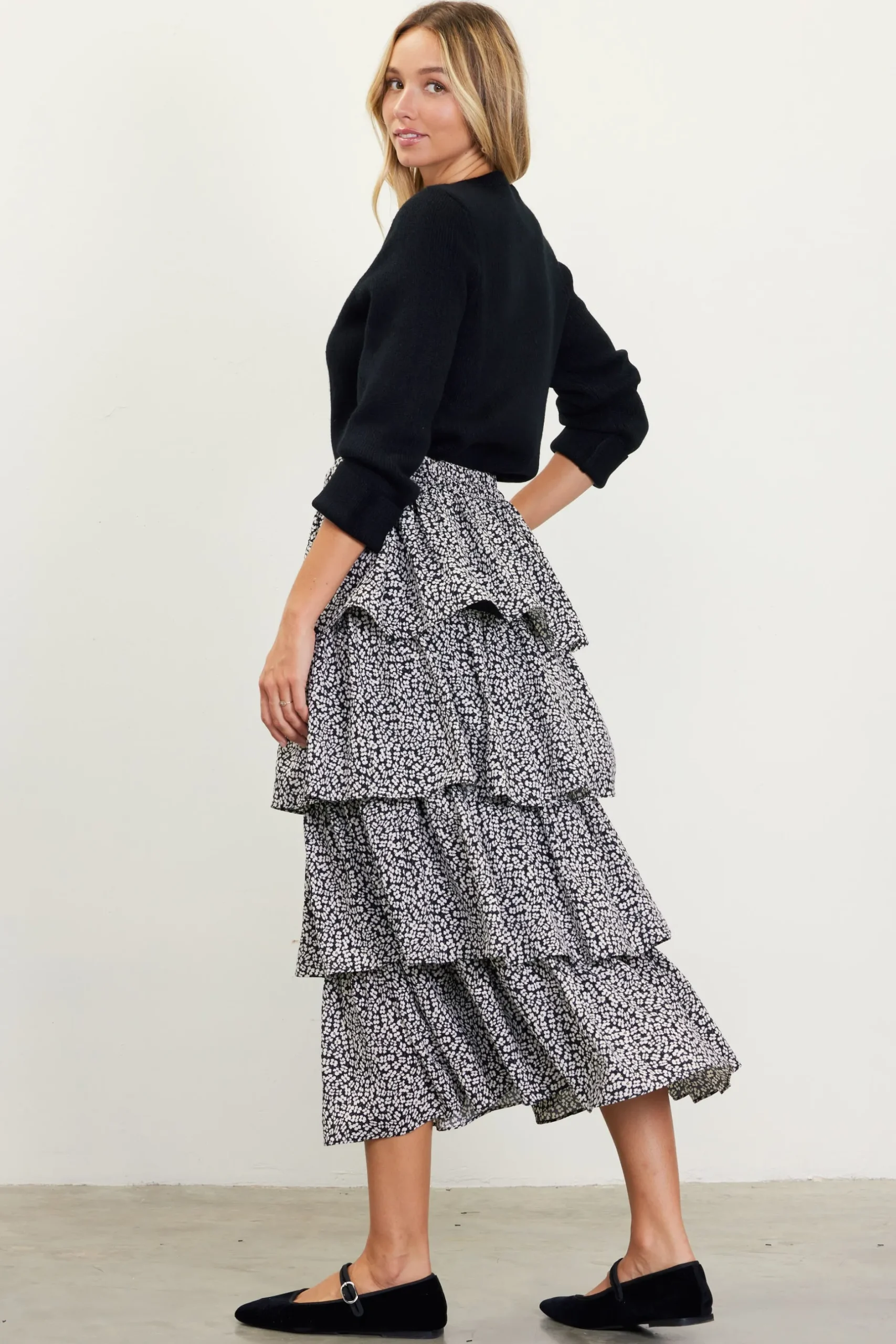 SKIES ARE BLUE Skirts*Dainty Floral Print Ruffle Midi Skirt Black-ivory