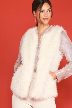 SKIES ARE BLUE Outerwear*Faux Fur Vest Cream