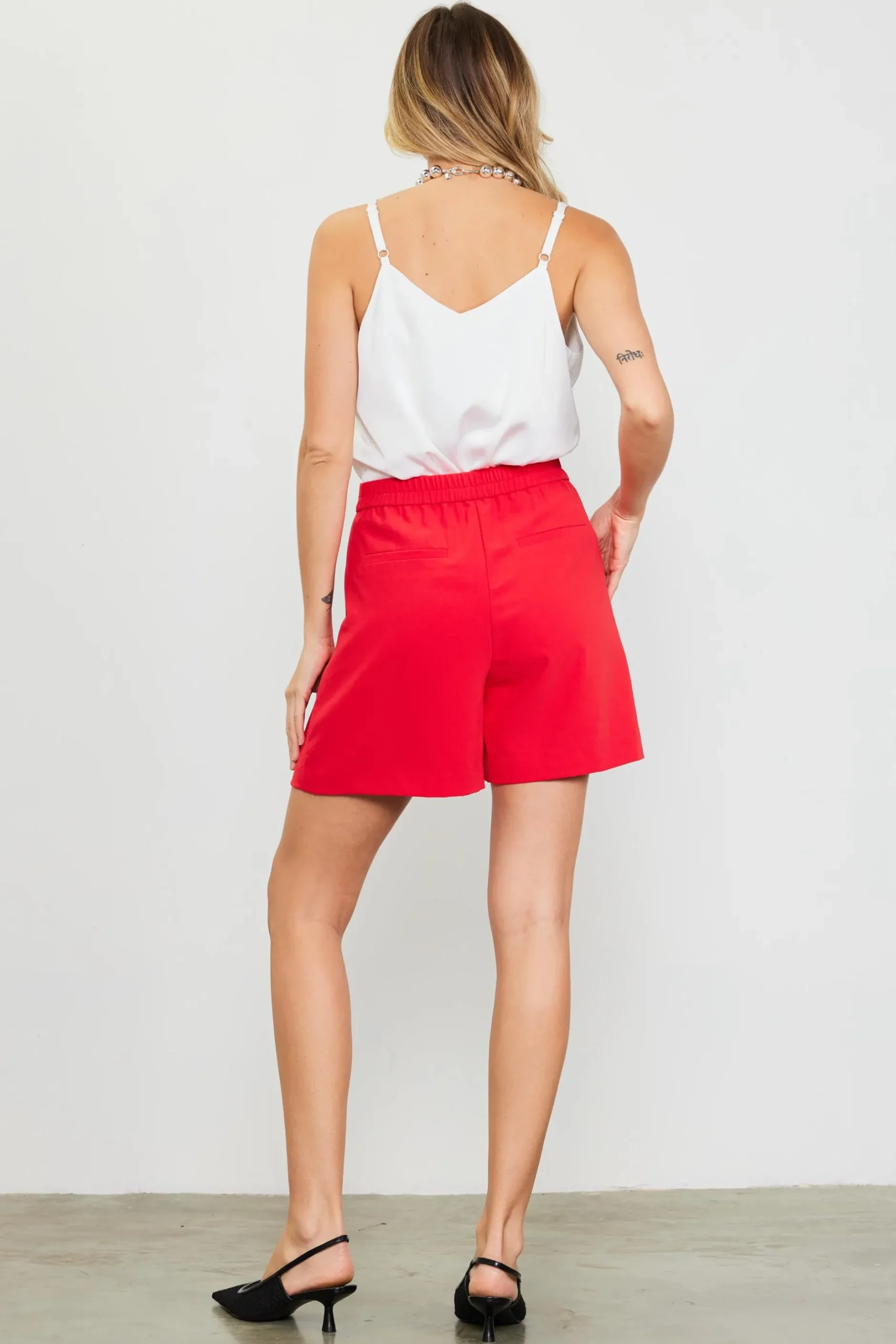 SKIES ARE BLUE Shorts*High Waisted Pleated Shorts Red