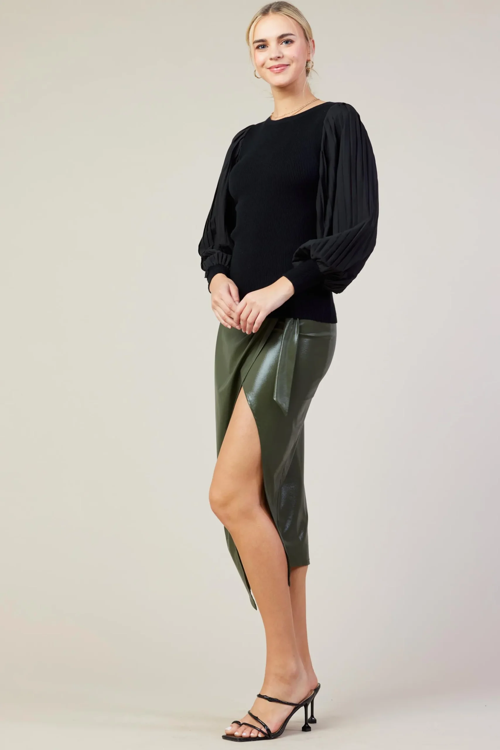 SKIES ARE BLUE Long Sleeve Tops*Mixed Media Pleated Sleeve Top Black