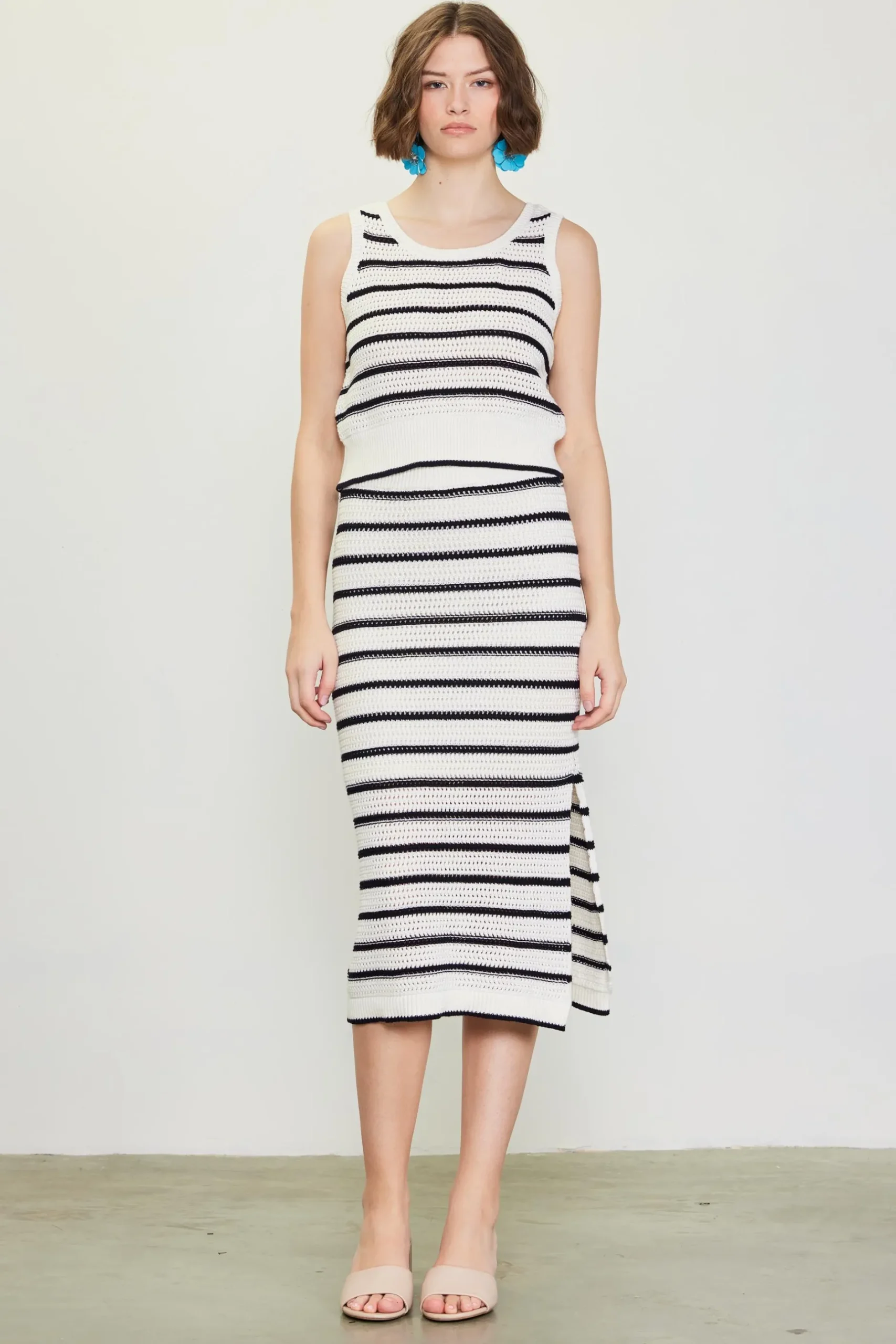 SKIES ARE BLUE Skirts*Nautical Stripe Crochet Skirt White-black