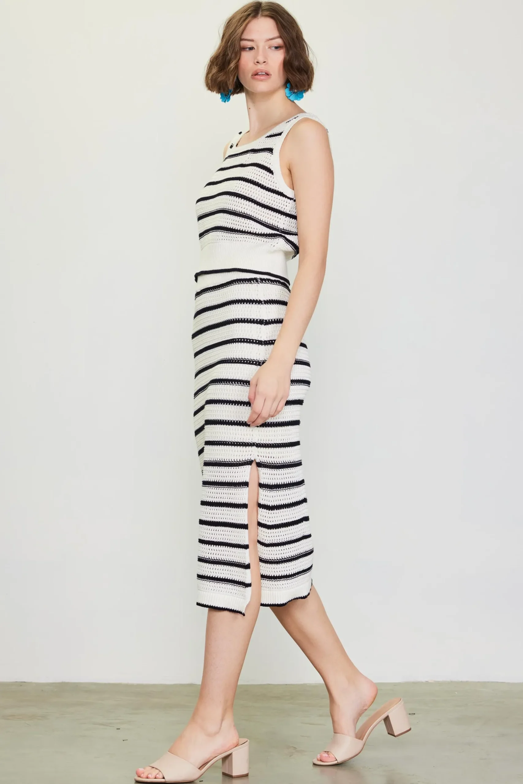 SKIES ARE BLUE Skirts*Nautical Stripe Crochet Skirt White-black