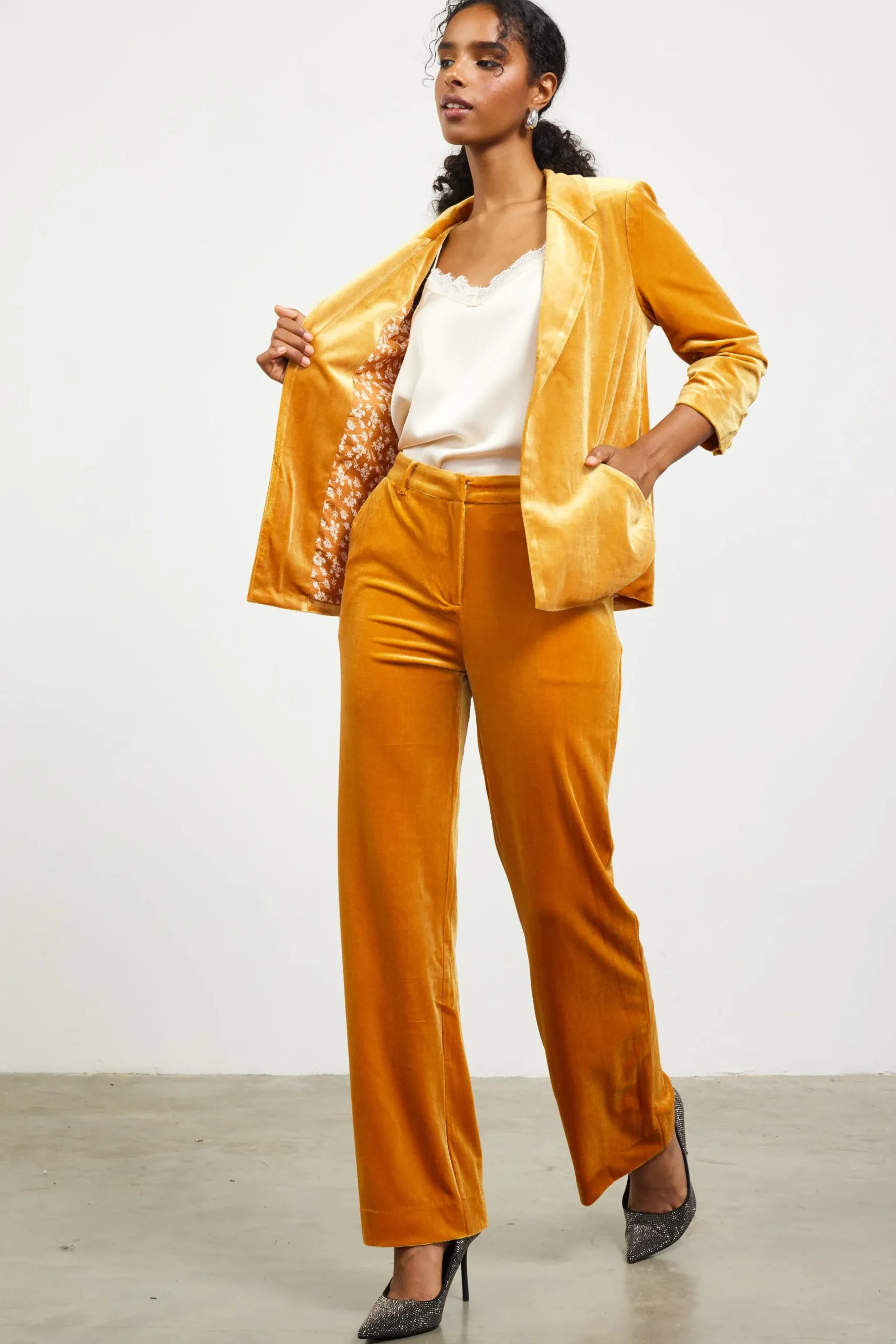 SKIES ARE BLUE Blazers*Ruched Velvet Blazer Goldenmustard
